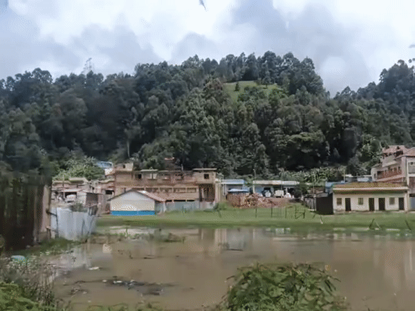 Heavy rains flood Maua ward Kenya, families displaced
