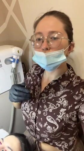Woman records selfie video at beauty salon in Podgorica