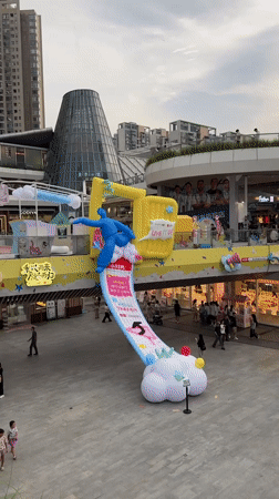 Food, drinks, and a mall plaza in Futian District