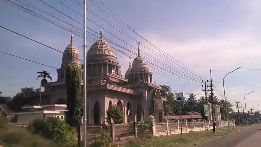 Building with three domed towers recorded in Leuhob, Indonesia