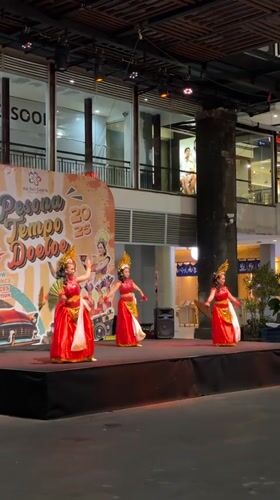 Traditional Balinese dancers perform in red costumes in Kuta