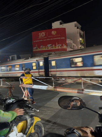 Train crossing and street scenes documented in Nha Trang