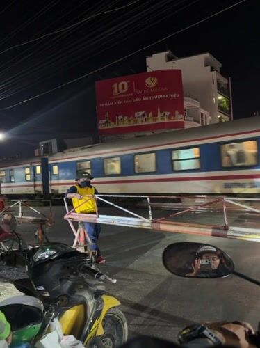 Train crossing and street scenes documented in Nha Trang