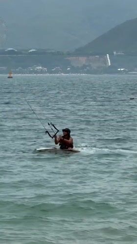 Laid-back morning on Nha Trang beach with kiteboarding and shoreside hangouts