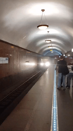 Routine Moscow Metro operations documented by transit witnesses