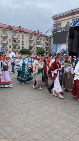 Traditional folk festival draws costumed processions in Hrodna, Belarus
