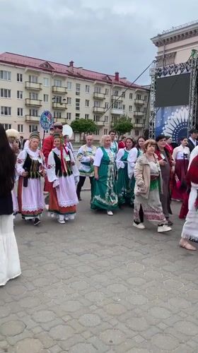 Traditional folk festival draws costumed processions in Hrodna, Belarus