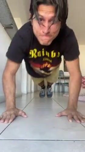 Man documents complete morning routine in Argentine suburb