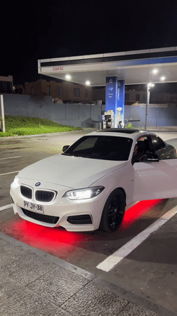 White BMW with neon lights spotted at Arica gas station