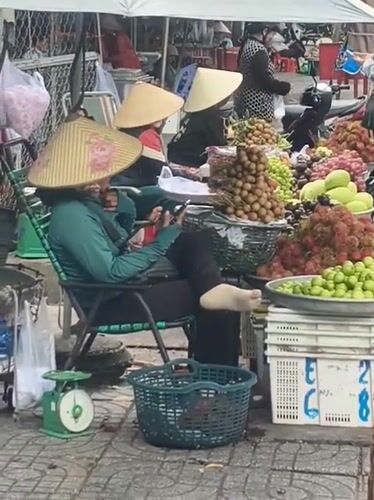 Morning street market activity along a Ho Chi Minh City sidewalk