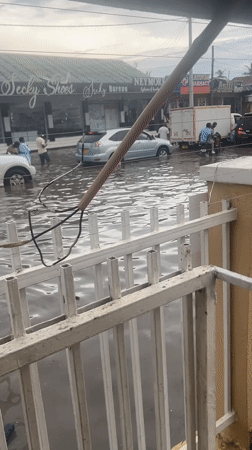 Severe flooding hits Dar es-Salaam streets, vehicles navigate waterlogged roads