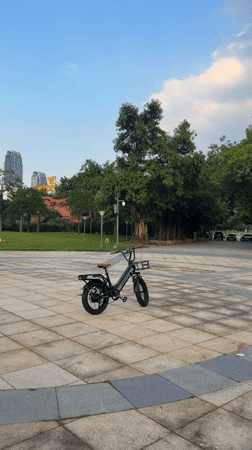 Park hangout with bike tricks and selfies in Yuexiu District
