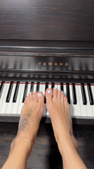 Pianist plays Yamaha piano with feet in Voronezh