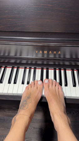 Pianist plays Yamaha piano with feet in Voronezh