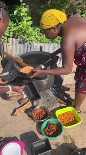 Community meal prep underway in Jos, Nigeria