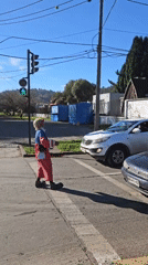Clown juggles in Temuco crosswalk during green light