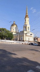 Tourist captures Izhevsk landmarks and amusement park during midday visit