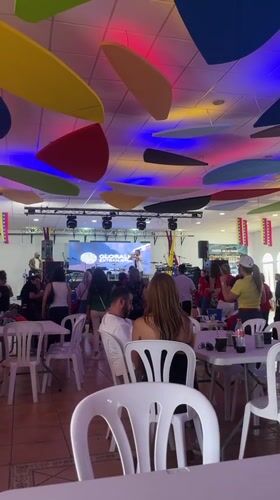 British-themed cultural event draws crowds in Fuengirola, Spain