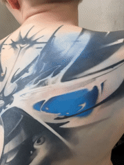 Tattoo artist creates futuristic back piece in Moscow session