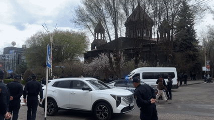 Police presence and street activity observed in Gyumri, Armenia