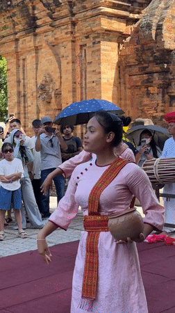 Traditional dance and temple sightseeing at Po Nagar Cham Towers