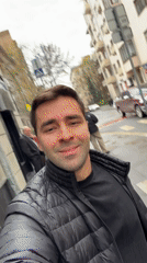 Moscow residents capture selfies on city streets Thursday morning