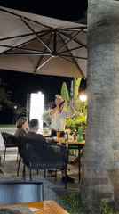 Live performance at an outdoor dinner setting in Vlora