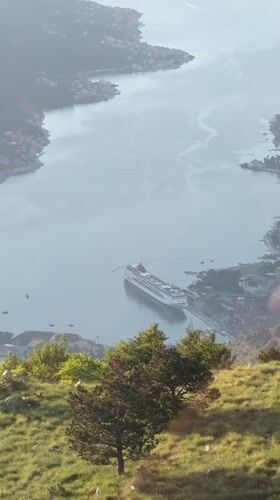 Tourist captures scenic cable car views of Montenegro bay