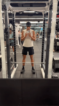 Man records gym selfies in Los Angeles early morning