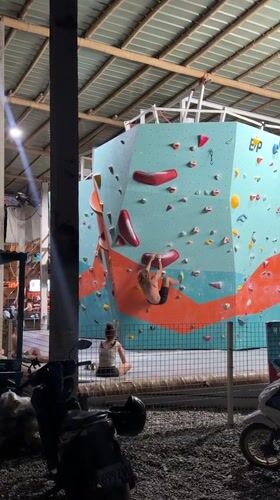 Climbing activities documented at General Luna facilities Monday morning