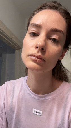 Woman's morning routine documented in Kiel apartment