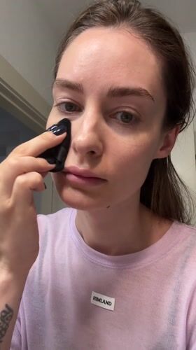 Woman's morning routine documented in Kiel apartment