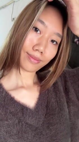 Morning selfie videos and street cleaning captured in Hechuan