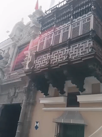 Tourist captures Lima's colonial architecture and cathedral scenes