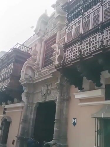 Tourist captures Lima's colonial architecture and cathedral scenes
