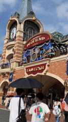 A rainy-day visit to Shanghai Disneyland's castle and entrance area