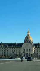 Clear day video captures Paris's Hôtel des Invalides landmark