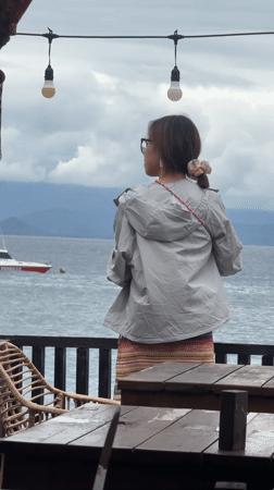 Tourist moments captured on cloudy Nusa Penida beaches
