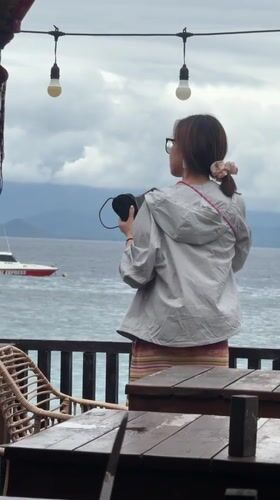 Tourist moments captured on cloudy Nusa Penida beaches