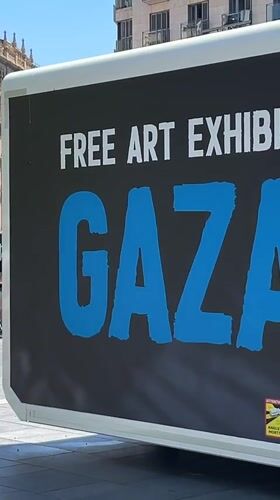 Free Gaza art exhibit documented in Barcelona plaza