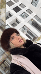 Woman documents morning workout routine at Berlin gym