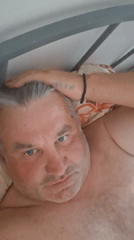 Bedroom selfies and text graphics from Hîncești, Moldova