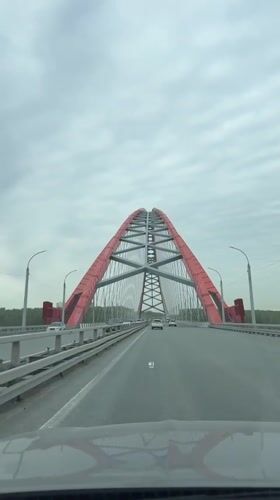 Driver records routine bridge crossing in Novosibirsk, Russia
