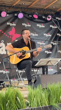 Solo acoustic guitar set at Bakgården, Sandvika