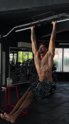 Morning gym session documented in Kathu, Thailand