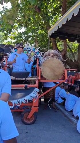Traditional Balinese funeral procession observed in Denpasar streets