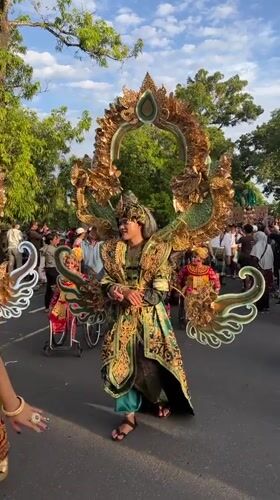 Traditional Balinese parade features elaborate costumes in Denpasar
