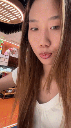 Restaurant visit with food and selfies in Jiulongpo District