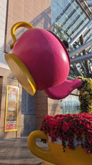 Moscow's Evropeyskiy mall area decked out in flowers and fountains