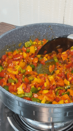 Bell peppers cooked in frying pan in Igboefon